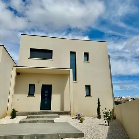 Avec Piscine * Narbona